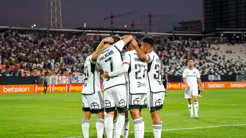 Colo Colo celebró así el gol de Carlos Palacios ante el Santiago City.