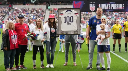 El emotivo homenaje de USA a Julie Ertz en su regreso a las canchas