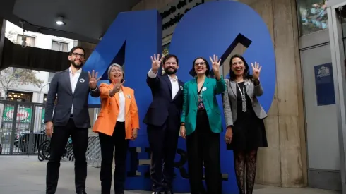 Presidente se reune con ministras por promulgacion del la ley 40 horas laborales.