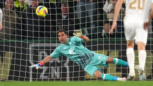El futuro de Claudio Bravo en el Betis todavía no está definido.