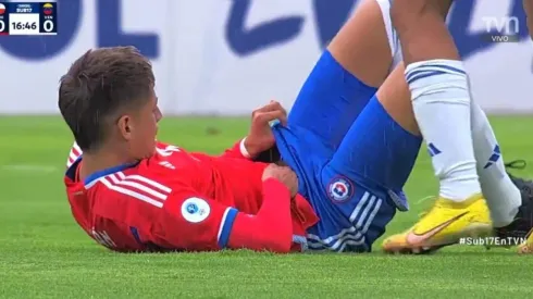 Román revisa que todo esté intacto tras recibir un duro golpe