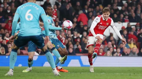 Arsenal salvó un desastre en la agonía