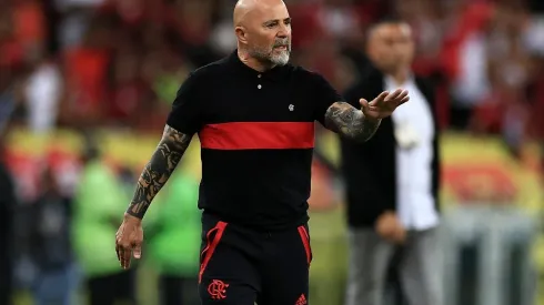 El eléctrico Sampaoli deja loca a la prensa brasileña tras su debut con Flamengo de Vidal.