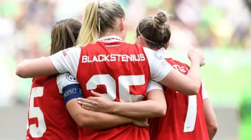 Arsenal Femenino sufre por incendio de su avión en Alemania