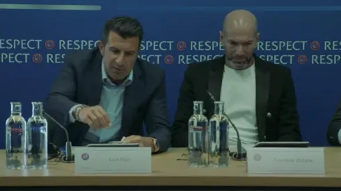 La Junta de la UEFA discutiendo sobre las reglas del juego