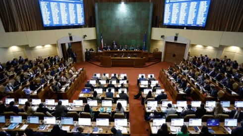 Partidos toman postura por sexto retiro