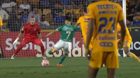 Víctor Dávila se lució con un golazo en la ida de la semifinal de la Concachampions, aunque el León cayó.