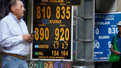 ¿A cuánto está el dólar este jueves 27 de abril en Chile?