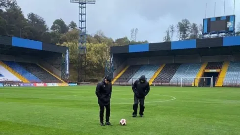 El Estadio CAP quedó como una piscina tras la lluvia en Talcahuano y el duelo entre Huachipato y Magallanes tendrá que ser reprogramado.