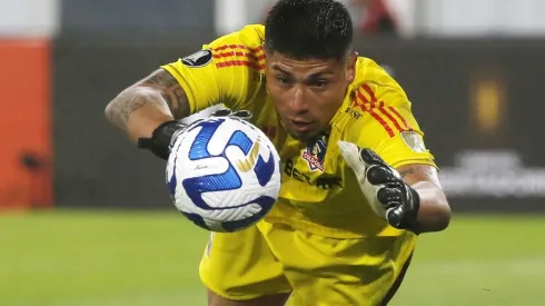 El peso y los horarios: las razones disciplinarias de Quinteros para dejar suplente a Cortés en Colo Colo.