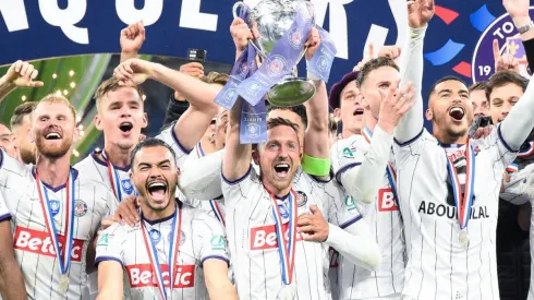 Suazo es campeón de la Copa de Francia