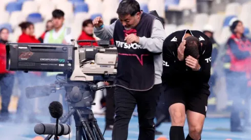 Opazo y el cuarto árbitro fueron agredidos en el clásico universitario