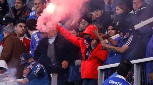 Los mal llamados hinchas volvieron a hacer su siempre indeseada aparición y tienen al fútbol chileno sumergido en una crisis de la que pareciera no haber salida.