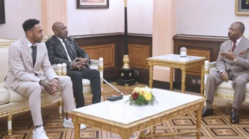 Aubameyang junto al presidente de Gabón