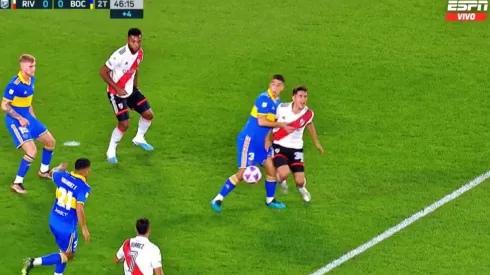 La supuesta falta penal a Solari que se tradujo en el triunfo de River Plate.