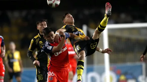 La U cayó con Coquimbo Unido y se aleja de la cima.