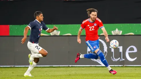 Ben Brereton corre ante la marca del paraguayo Robert Rojas. Por estos días afina detalles para sumarse al Villarreal de España.