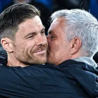 José Mourinho y Xabi Alonso se reencuentran con un paternal beso