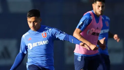 El argentino Emmanuel Ojeda ha vuelto a las prácticas de la Universidad de Chile y muchos se ilusionan con su regreso a las canchas, este lunes | Universidad de Chile