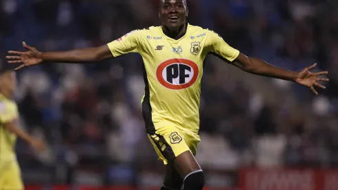 Weiner Riascos celebró así el gol que le anotó a la UC con San Luis de Quillota.