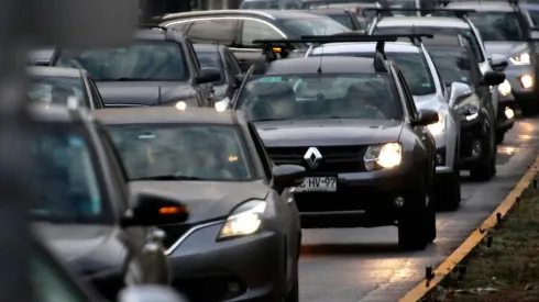 Autos circulando en la calle