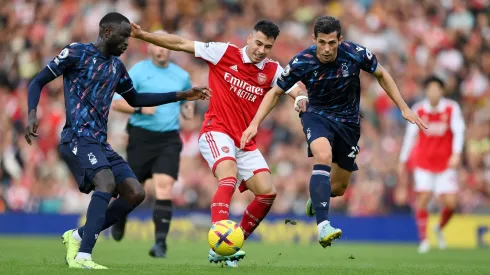 Arsenal sigue en la pelea de la Premier y visita a Notthingham.
