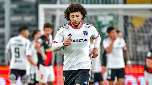 Maxi Falcón dejó con 10 a Colo Colo en un momento clave del partido.