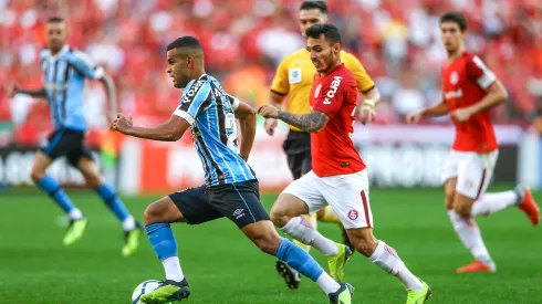 Gremio e Inter juegan el clásico de Porto Alegre en el Brasileirao.
