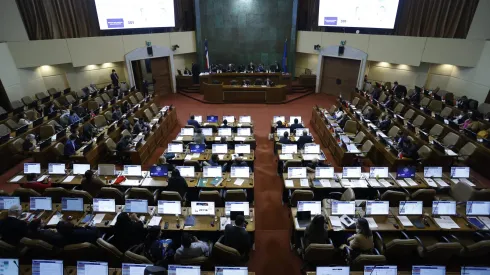 Gobierno logra aprobar en el Senado el alza al sueldo mínimo.
