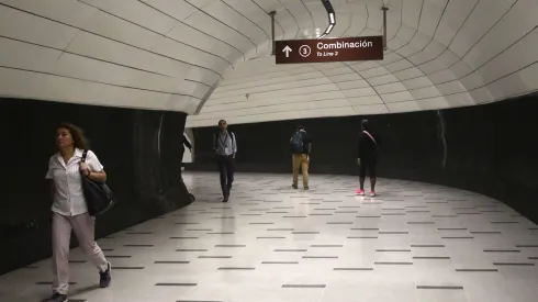 Metro de Santiago horarios.
