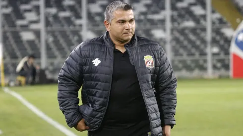 Damián Muñoz terminó su ciclo como DT de Curicó Unido. La directiva albirroja tiene un argentino que dirige en Paraguay en los planes.