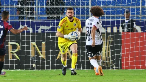 De Paul vio la roja tras el grosero error de Falcón en defensa.