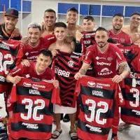 Vidal regala camisetas a todo el plantel de Ñublense