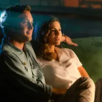 ¿Cuál es la película romántica que protagoniza Monica Barbaro?