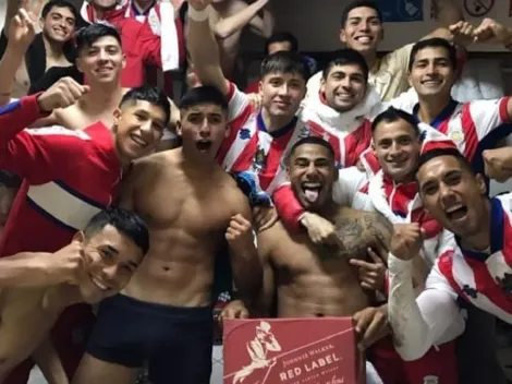 Pájaro Valdés festeja triunfo de su equipo con una caja de whisky
