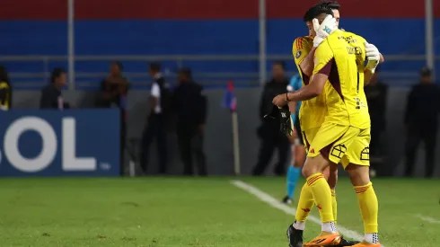 Fernando de Paul le dio un apretado abrazo a Brayan Cortés antes de que el Indio reemplazara a Marcos Bolados en el 1-1 de Monagas ante Colo Colo. Tuto fue expulsado. 
