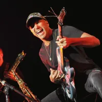 Tom Morello le tira flores al público chileno antes de volver a Chile