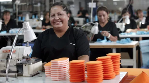 ¿Es mejor el pago anual o mensual del Bono Mujer Trabajadora?