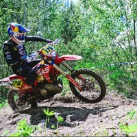 Benjamín Herrera lucha por el Top 5 del Enduro GP y suma un octavo puesto en Finlandia