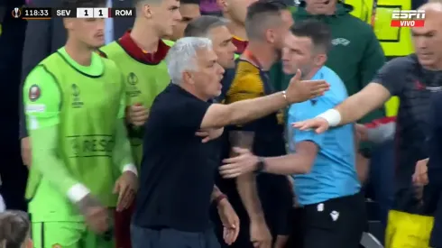 Mourinho furioso en la final de la Europa League.

