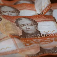 ¿Cuándo aumenta el sueldo mínimo en Chile y a cuánto llega?