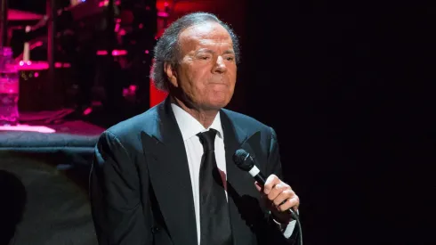 Julio Iglesias.