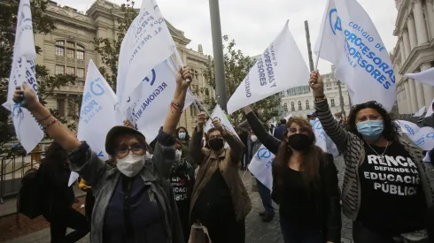 Colegio de Profesores anuncia posible paro nacional en Chile