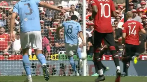 Gündogan se despachó un golazo para abrir el marcador para el Manchester City contra el Manchester United.