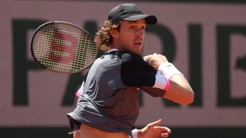 Nico Jarry sigue a paso firme en la tierra batida francesa.