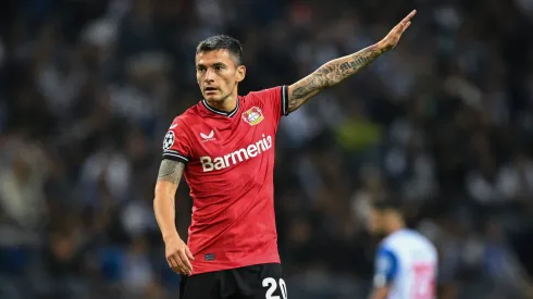 Charles Aránguiz se fue del Bayer Leverkusen tras ocho años. Y las Aspirinas lo reemplazarán con un vicecampeón de la Premier League en el Arsenal.