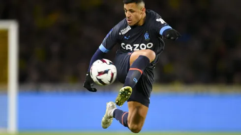 Alexis Sánchez recibe el cariño de la dirigencia del Marsella