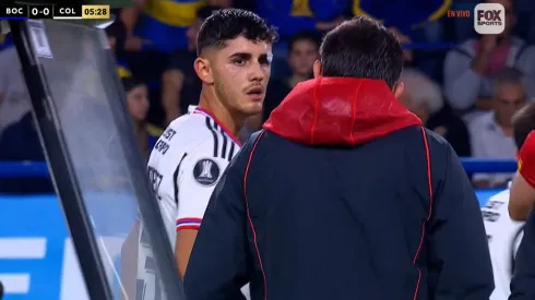 Bruno Gutiérrez dejó la cancha de La Bombonera por una lesión. En Colo Colo ingresó Jeyson Rojas.