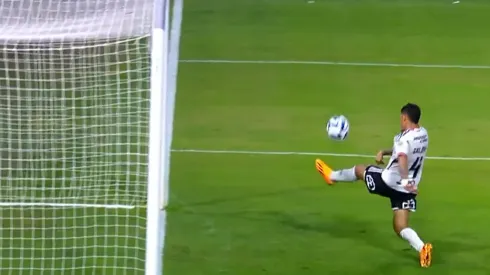 Alan Saldivia se disfrazó de bombero y mantuvo el 0 en el arco de Colo Colo ante Boca Juniors. ¡Qué salvada!