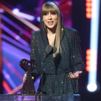 Fans de Taylor Swift acampan afuera del Estadio de River en Argentina